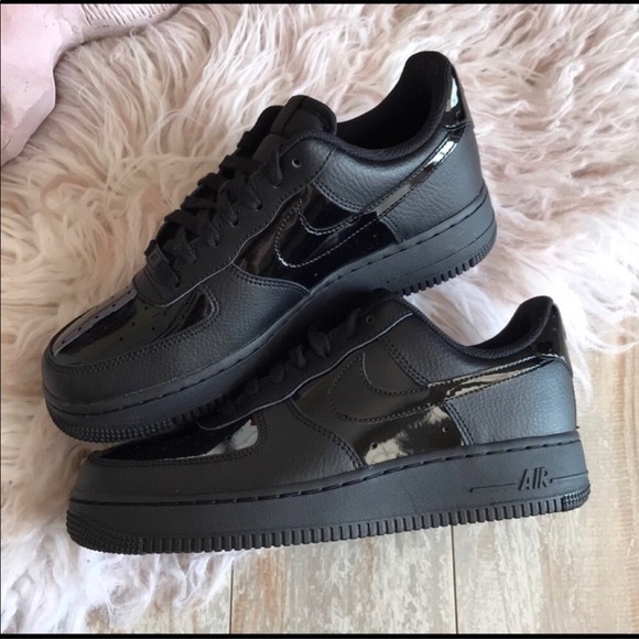 NWT Nike Air Force 1 Triple Black - Picture 4 of 6